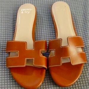 Crown & Ivy Women's Tan Slide Sandals